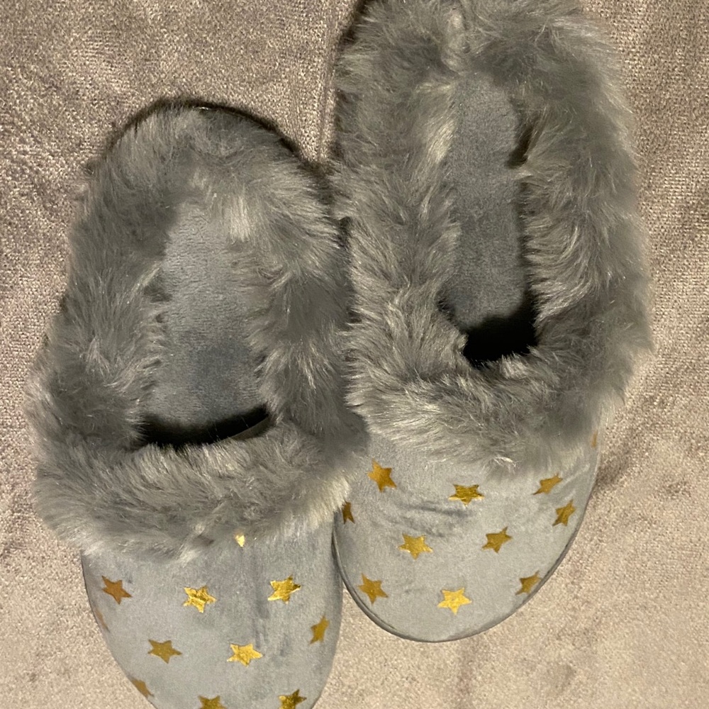Slippers - Picture 3 of 4